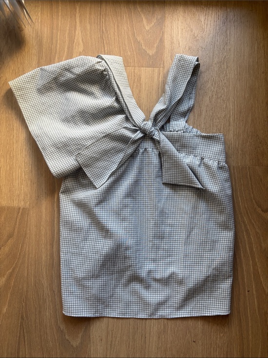 Sinoon Dresses & Skirts - Asymmetrical off-shoulder Gingham Tie-Shoulder Top in Light Gray
